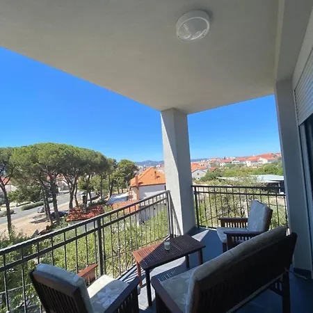 2 Apartment *