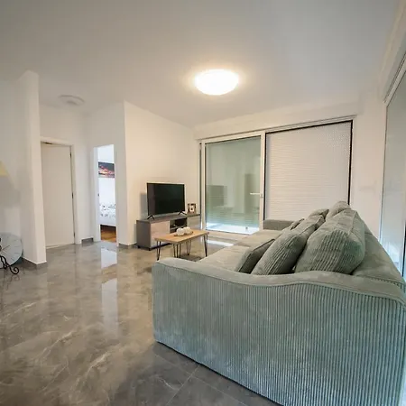 2 Apartment *
