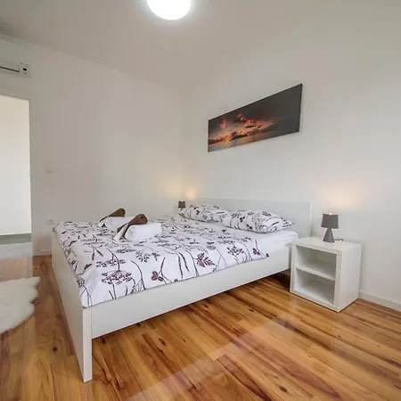2 Apartment *