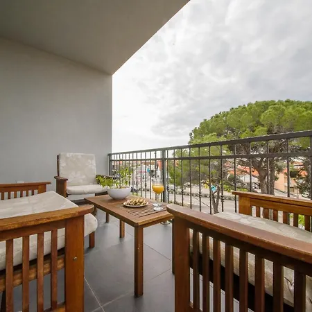 2 Apartment *